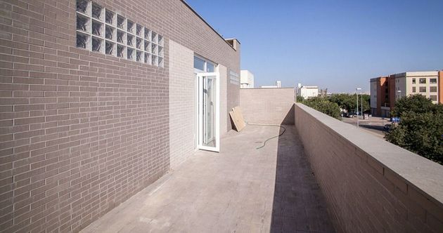 Foto 1 de Edifici en lloguer a calle Jardines de la Alhambra de 580 m²