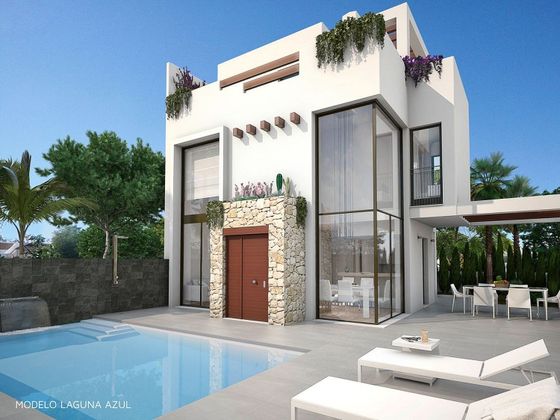 Foto 1 de Casa en venta en avenida Julietta Orbaiceta de 3 habitaciones con terraza y piscina
