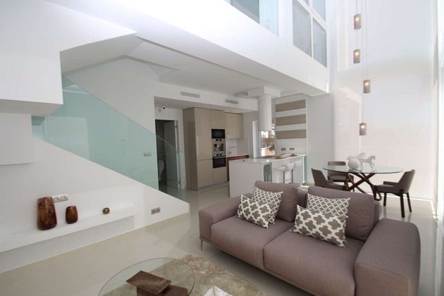 Foto 2 de Casa en venta en avenida Julietta Orbaiceta de 3 habitaciones con terraza y piscina