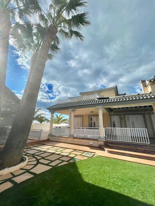 Foto 2 de Casa en venda a calle O de 7 habitacions amb terrassa i piscina