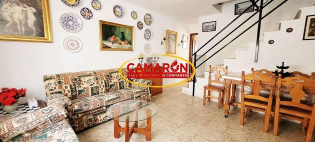 Foto 2 de Casa en venda a Puebla del Río (La) de 5 habitacions amb balcó i aire acondicionat