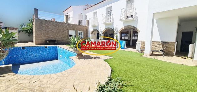 Foto 1 de Casa en venda a Palomares del Río de 4 habitacions amb terrassa i piscina
