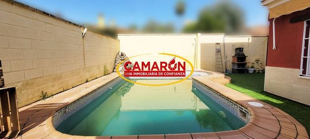 Foto 1 de Xalet en venda a Palomares del Río de 5 habitacions amb terrassa i piscina