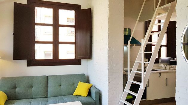 Foto 2 de Alquiler de estudio en calle De Vidal de Cañelles con muebles y aire acondicionado