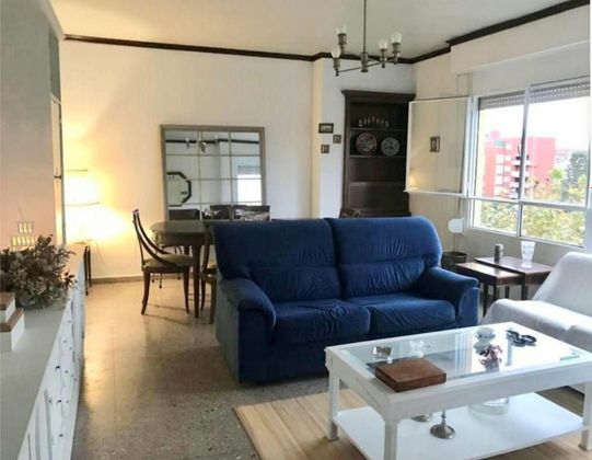 Foto 1 de Alquiler de piso en calle Vell de Xirivella de 4 habitaciones con terraza y muebles