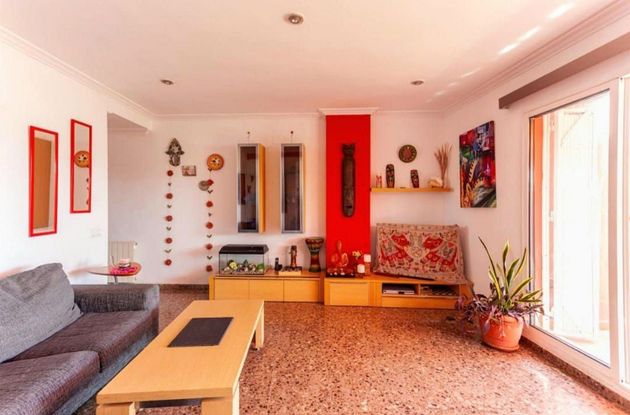 Foto 2 de Ático en alquiler en Els Orriols de 2 habitaciones con terraza y muebles