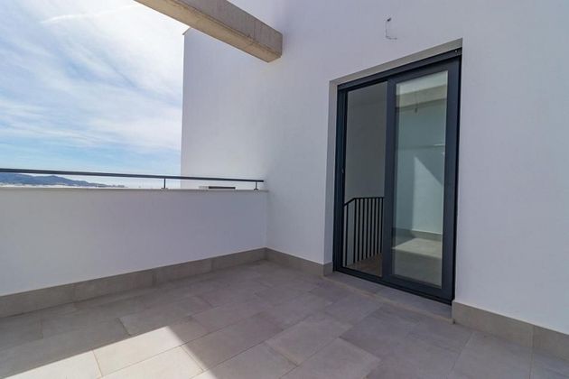 Foto 2 de Casa en venda a calle Ricardo Molina de 3 habitacions amb terrassa i piscina