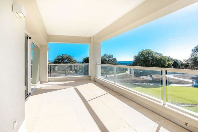 Foto 2 de Piso en venta en Sotogrande Alto de 3 habitaciones con terraza y piscina