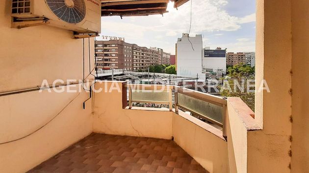 Foto 2 de Piso en venta en Malilla de 4 habitaciones con balcón y ascensor