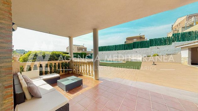 Foto 1 de Casa en venta en Picassent de 4 habitaciones con terraza y piscina