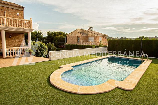Foto 2 de Casa en venta en Picassent de 4 habitaciones con terraza y piscina
