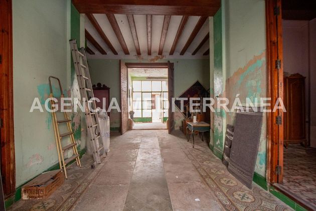 Foto 2 de Chalet en venta en calle Del Mercat de 5 habitaciones con terraza y garaje
