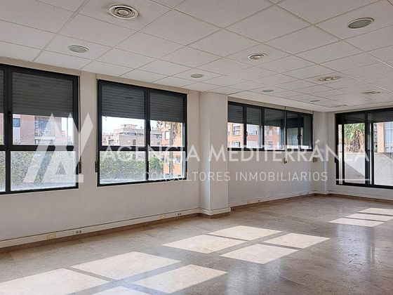 Foto 1 de Oficina en venda a El Alborgí amb garatge i aire acondicionat