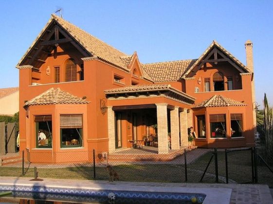 Foto 2 de Xalet en venda a Valencina de la Concepción de 7 habitacions amb terrassa i piscina