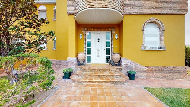Foto 2 de Chalet en venta en Guardia de Jaén (La) de 7 habitaciones con terraza y piscina