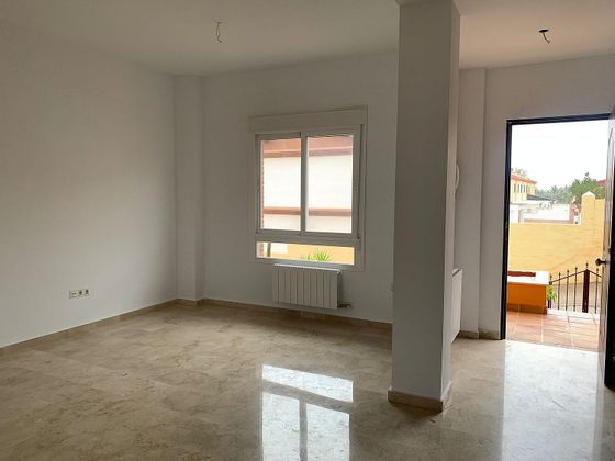 Foto 2 de Casa en venta en Guardia de Jaén (La) de 3 habitaciones con terraza y piscina