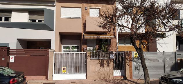 Foto 1 de Casa en venda a Renfe - Bulevar 1º y 2º Fase de 4 habitacions amb terrassa i garatge