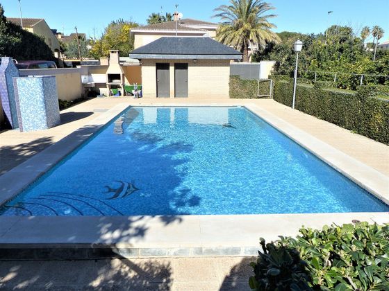 Foto 1 de Chalet en venta en El Paraiso-Los Almendros de 5 habitaciones con terraza y piscina