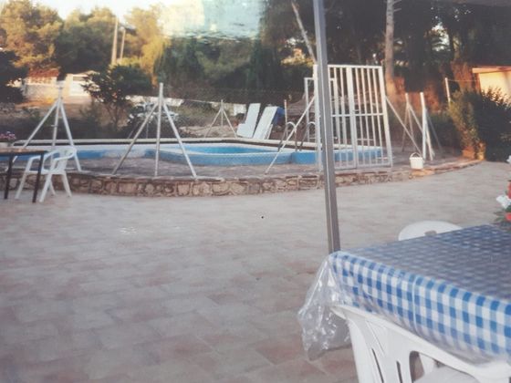 Foto 1 de Venta de chalet en Centro - Chiva de 3 habitaciones con terraza y piscina