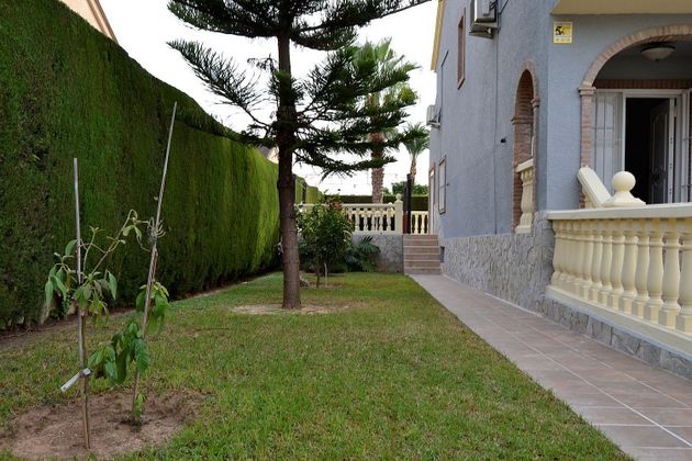 Foto 2 de Venta de chalet en El Carme-Sant Agustí-Bonavista de 5 habitaciones con terraza y piscina