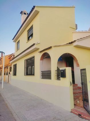 Foto 1 de Casa en venda a Eliana (l´) de 4 habitacions amb terrassa i garatge