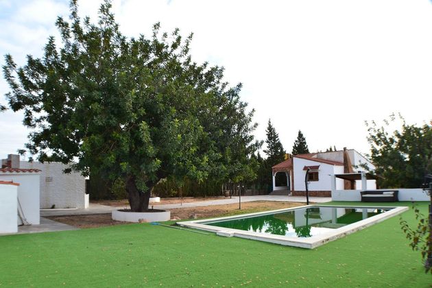 Foto 2 de Venta de chalet en La Conarda de 4 habitaciones con terraza y piscina
