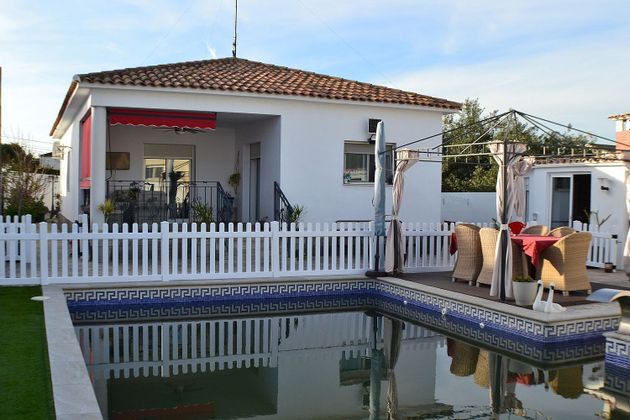 Foto 1 de Venta de chalet en La Conarda de 3 habitaciones con terraza y piscina