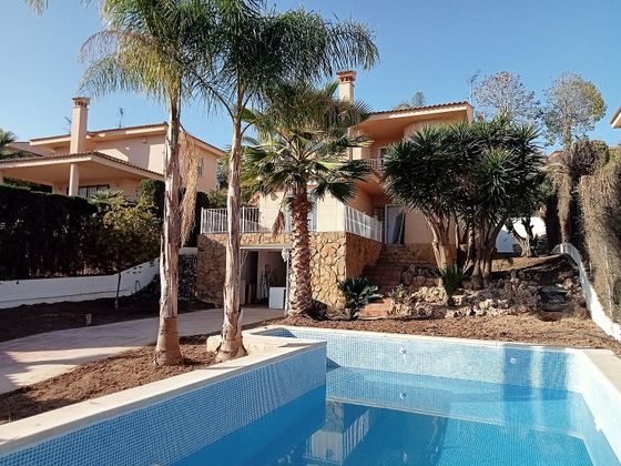 Foto 1 de Chalet en alquiler en Riba-roja de Túria de 4 habitaciones con terraza y piscina