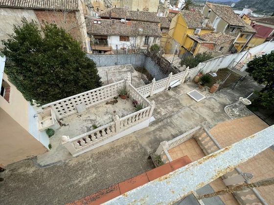 Foto 2 de Casa adosada en venta en Xàtiva de 5 habitaciones con terraza y jardín