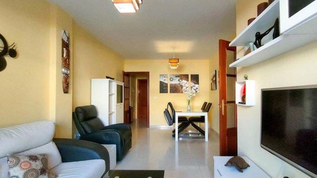 Foto 2 de Piso en venta en calle Tikaz de 2 habitaciones con terraza y garaje