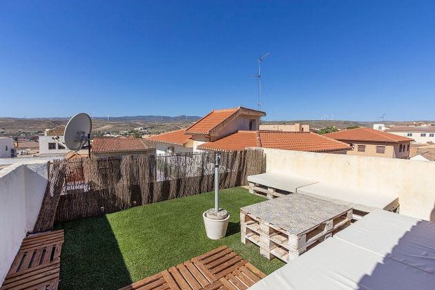 Foto 1 de Casa adossada en venda a calle Granada de 7 habitacions amb terrassa i piscina