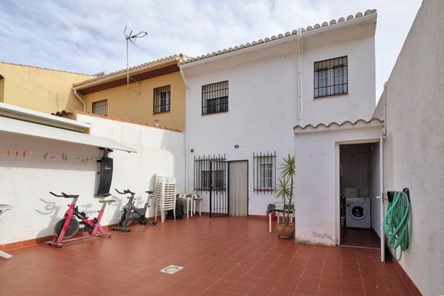 Foto 1 de Casa adossada en venda a calle Andres Segovia de 3 habitacions amb terrassa i aire acondicionat