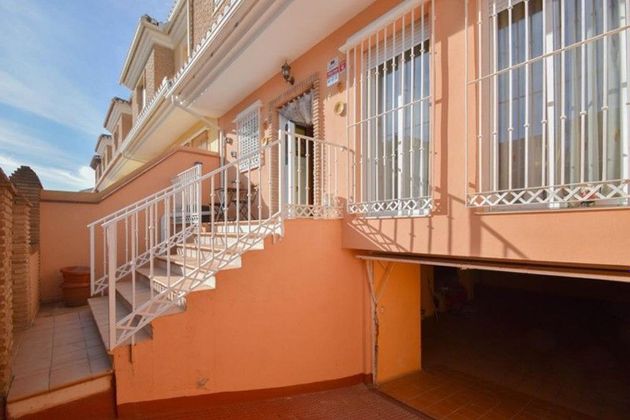 Foto 2 de Casa en venda a calle Ginés de Los Rios de 4 habitacions amb terrassa i calefacció