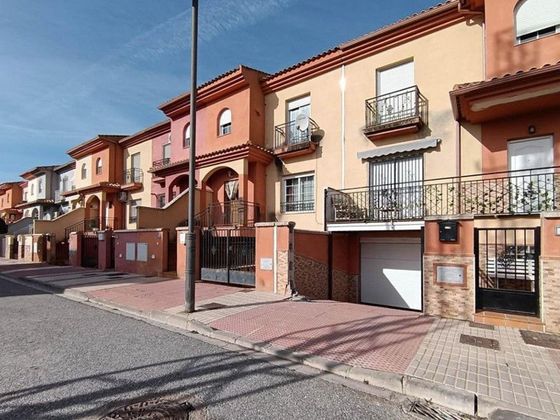 Foto 2 de Casa adossada en venda a calle Miguel de Unamuno de 3 habitacions amb terrassa i balcó