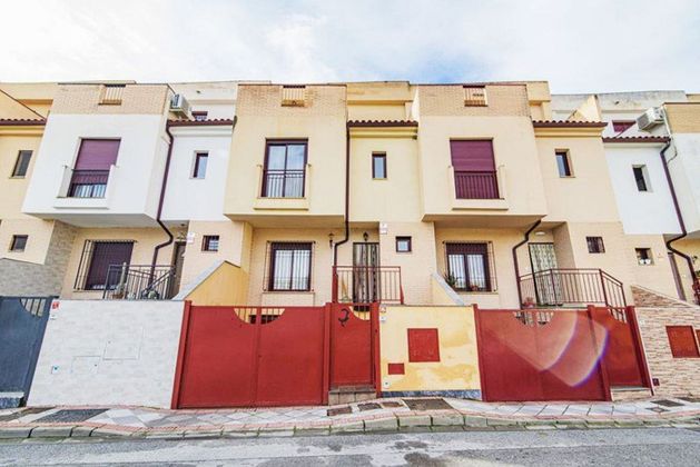 Foto 1 de Casa adossada en venda a calle Del Albero de 4 habitacions amb terrassa i aire acondicionat