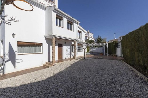 Foto 2 de Casa en venda a calle De Los Cedros de 3 habitacions amb terrassa i piscina