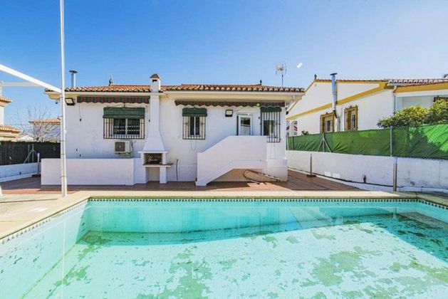 Foto 1 de Xalet en venda a calle Almendros de 3 habitacions amb terrassa i piscina
