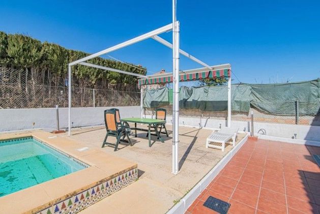 Foto 2 de Chalet en venta en calle Almendros de 3 habitaciones con terraza y piscina