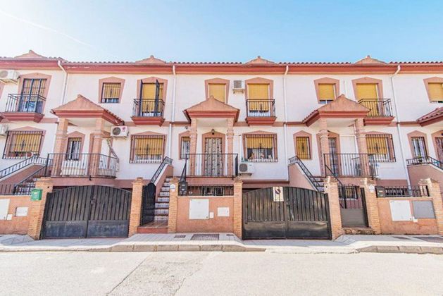 Foto 1 de Casa adosada en venta en calle Cantabria de 3 habitaciones con terraza y balcón