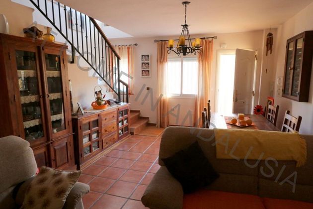 Foto 2 de Casa adossada en venda a Albuñuelas de 2 habitacions amb terrassa i piscina
