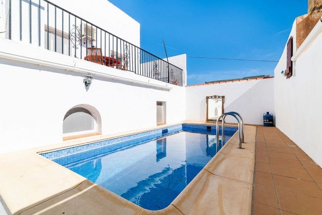 Foto 2 de Venta de casa en calle Pinos del Valle de 6 habitaciones con terraza y piscina