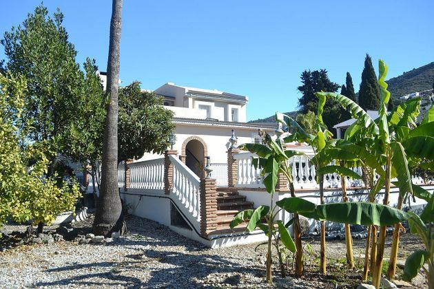 Foto 2 de Chalet en venta en Manantiales - Lagar - Cortijo de 6 habitaciones con terraza y piscina