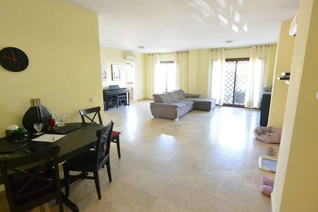 Foto 2 de Pis en venda a calle Sierra Bermeja de 3 habitacions amb terrassa i piscina