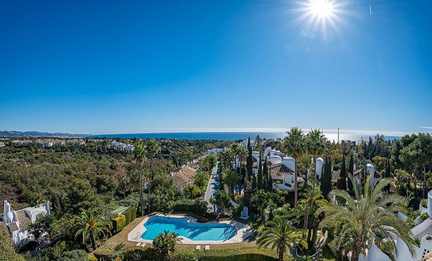 Foto 1 de Ático en venta en calle Lugar Urbanizacion Lomas de Marbella Club de 3 habitaciones con terraza y piscina