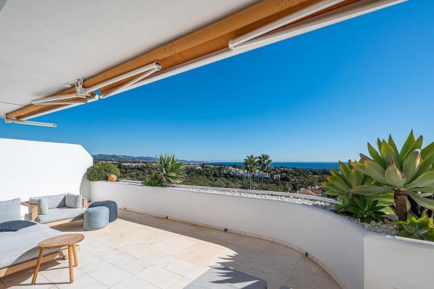 Foto 2 de Ático en venta en calle Lugar Urbanizacion Lomas de Marbella Club de 3 habitaciones con terraza y piscina