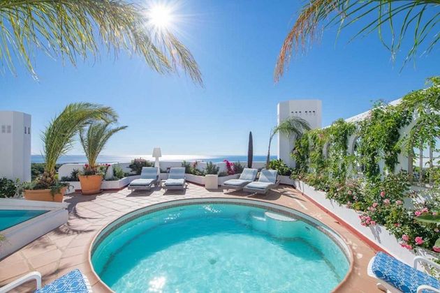 Foto 1 de Ático en venta en urbanización Marbella Hill Club de 4 habitaciones con terraza y piscina