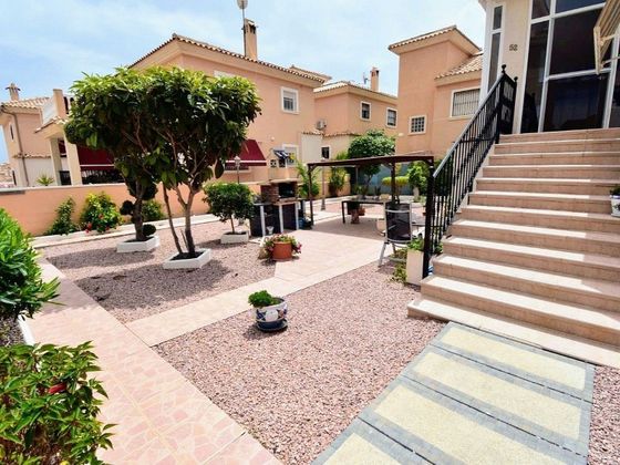 Foto 2 de Casa adossada en venda a Altos - La Florida de 3 habitacions amb terrassa i piscina