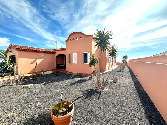 Foto 1 de Casa en venta en Buenavista-Rosa Vila de 5 habitaciones con terraza y garaje