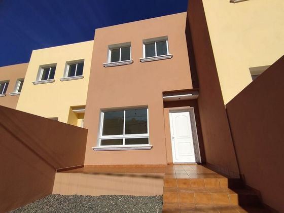 Foto 1 de Casa en venta en Valles de Ortega de 3 habitaciones con terraza y jardín