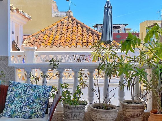 Foto 1 de Àtic en venda a Casco Antiguo de 1 habitació amb terrassa i aire acondicionat